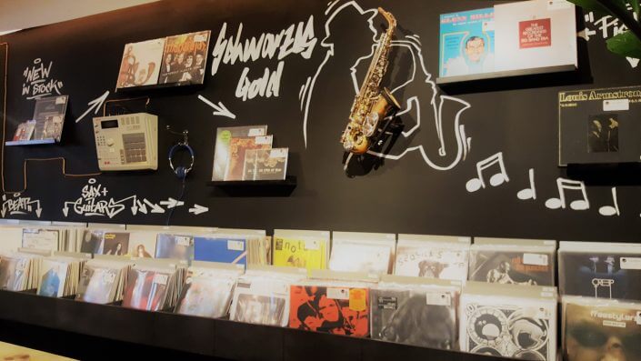 as/if Record Store Café, Schallplattenregal